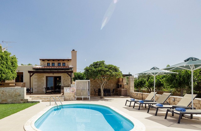 Cozy Villa with Private Pool & Seaview only 500m from Beach