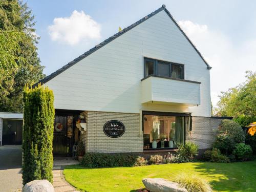 Cozy villa with wellness tub, sauna and garden