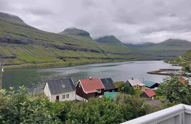 Cozy village house in Funningsfjørð