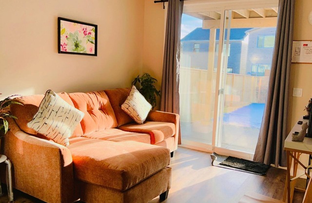 Cozy walkout basement close to YYC airport 2 bed 1 bath East facing