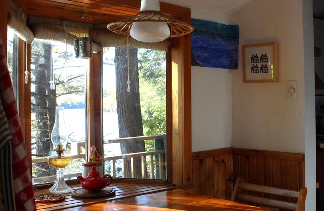 Cozy waterfront cottage, beautifully treed-10 min from Dorset..