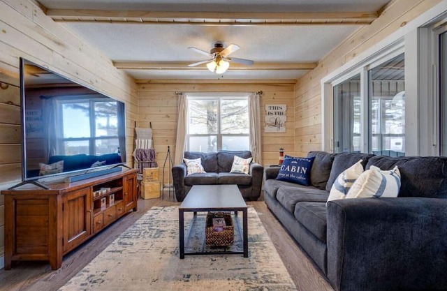 Waterfront with Access Indoor Hot Tub Sauna 3 BRs