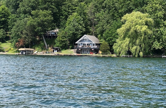 Cozy waterfront home with modern amenities!