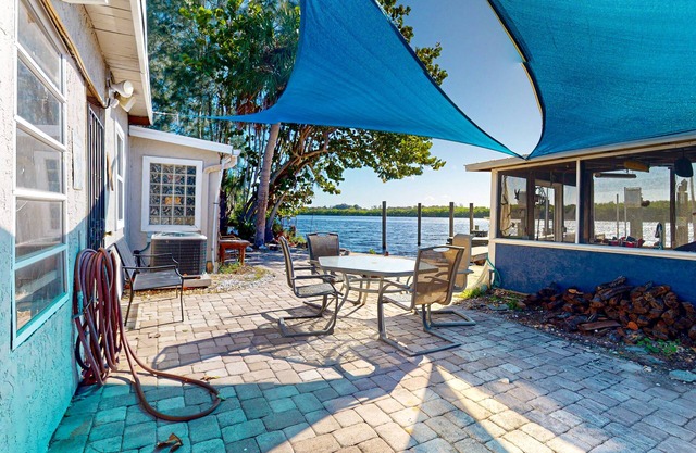 Cozy waterfront home with nautical charm, dock access & firepit - dog-friendly