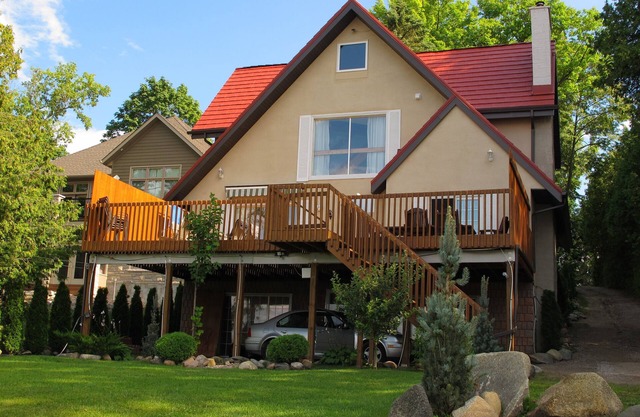 Cozy Waterfront on Puslinch Lake