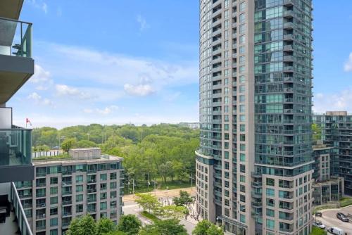 Cozy Waterfront Studio plus Parking by the Bentway