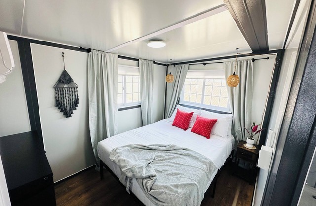 Cozy, Welcoming 2 Bedroom BoxHouse in Pecos: Queen Bed, and Full Bed