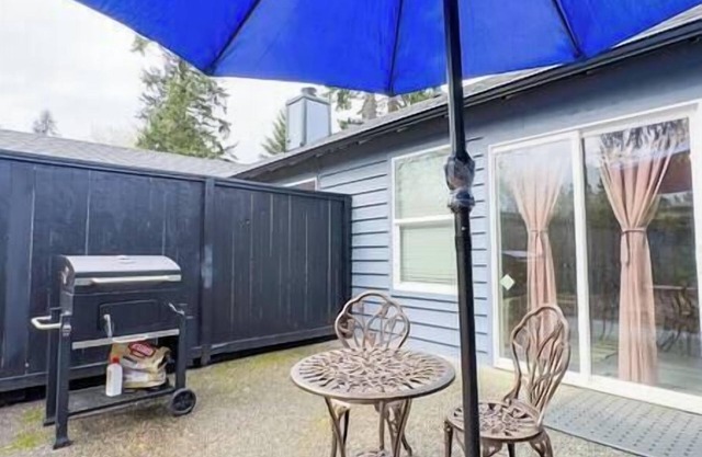 Cozy & Welcoming 2BR Lynwood Gem