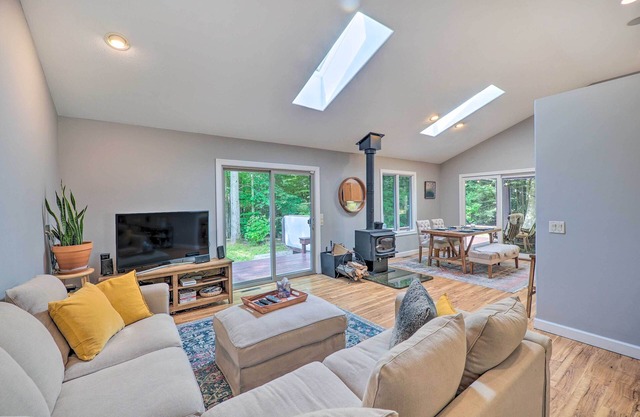 Cozy Whitehall Hideaway w/ Hot Tub + Chiminea!