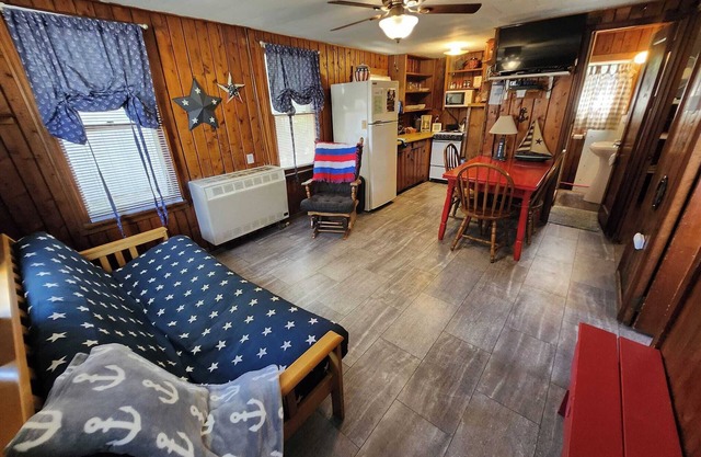 Cozy Windjammer Cottage on Great Lake Huron