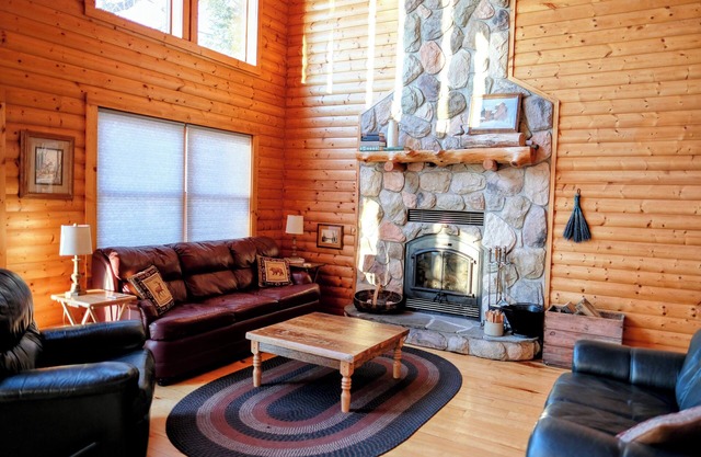 Cozy Winter Getaway! Family Fun On Elm Island Lake.