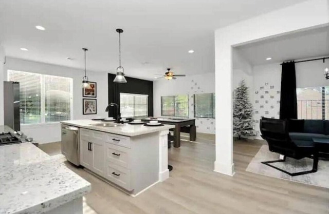 Cozy Winter themed 2bdr Apt near Downtown!nn
