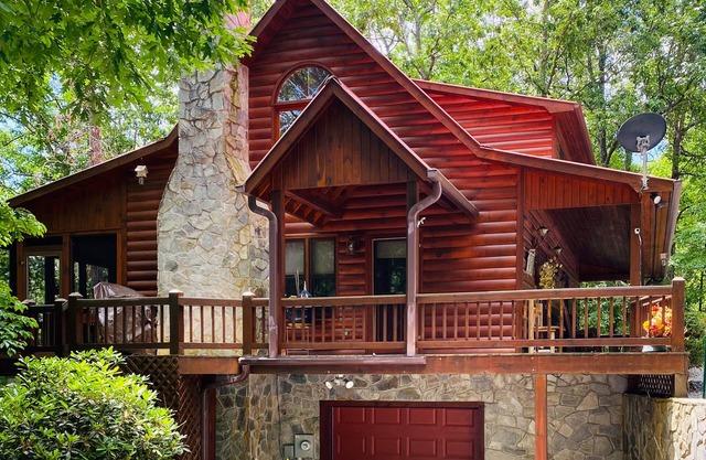Cozy Wooded Retreat w/ WiFi, Putting Green, Foosball, Private Hot Tub & Views