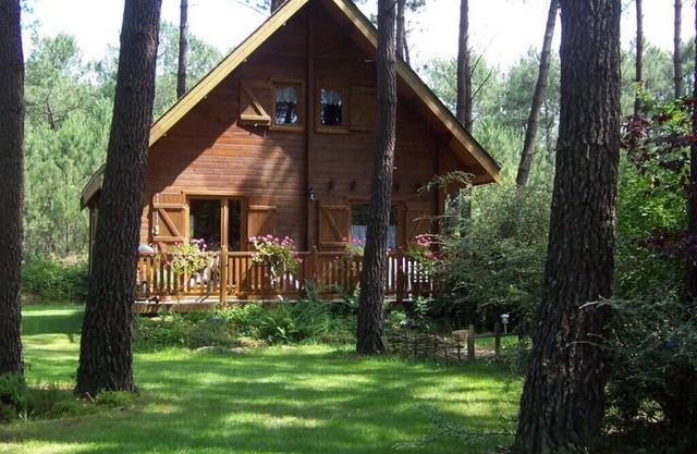 Acogedora casa de madera en una zona tranquila del bosque: pura relajación en la naturaleza