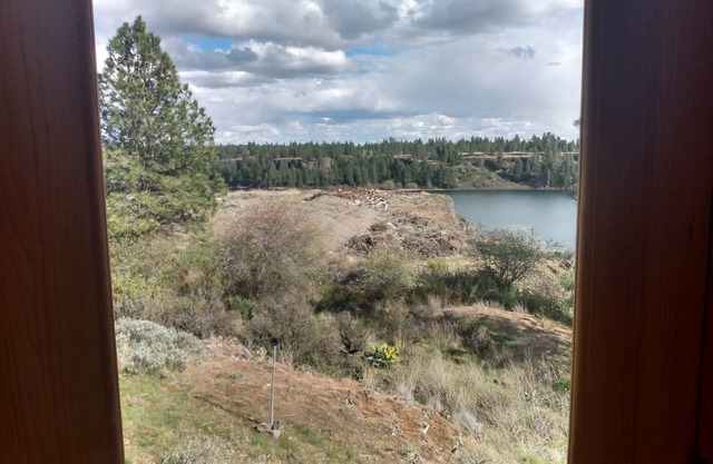 Cozy Yurt Overlooking Williams Lake