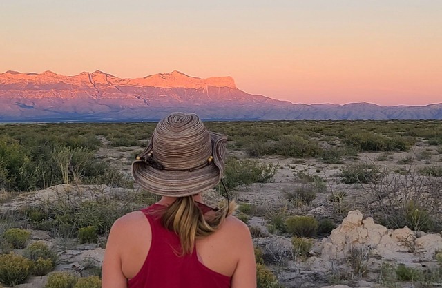Cozy Yurt. Queen Bed. Guadalupe Mountain View