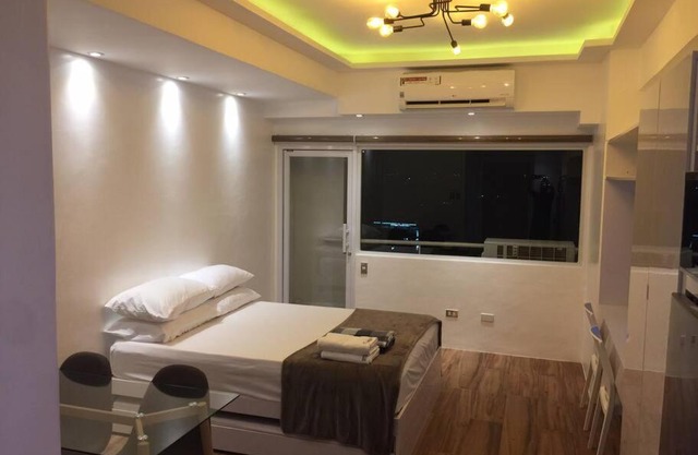 Cozy35sqm w parking balcony Wifi/Netflix near Mall