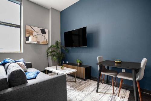 CozySuites Charming 1BR in Downtown Pitts 10