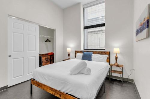 CozySuites Modern 1BR in Downtown Pitts #20