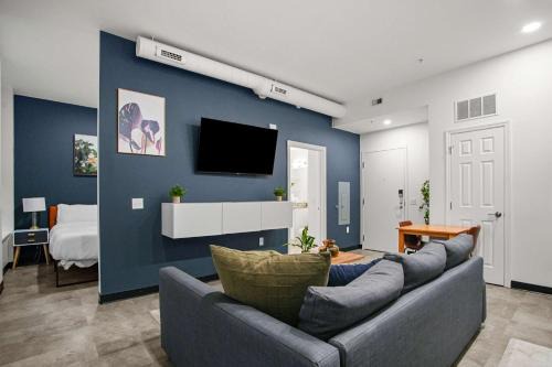 CozySuites Stunning 1BR in Downtown Pitts 37