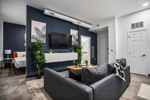 CozySuites Stunning 1BR in Downtown Pitts 38