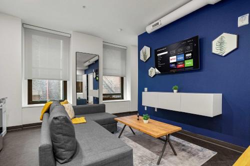 CozySuites Stunning 1BR in Downtown Pitts #12