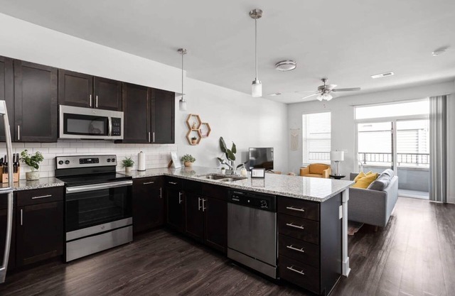 Cozysuites Upscale 2BR Near Fashion Mall