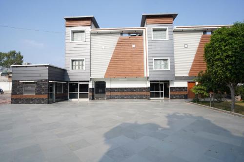 Cr hotel and resort
