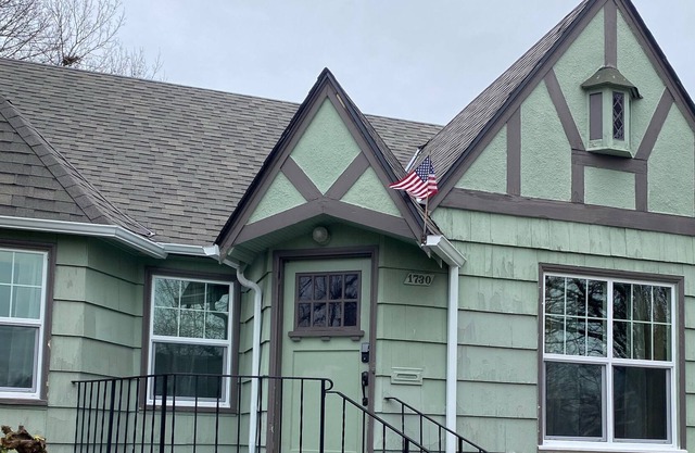 Craftsman Cottage at 1730 18th St. NE Salem Oregon