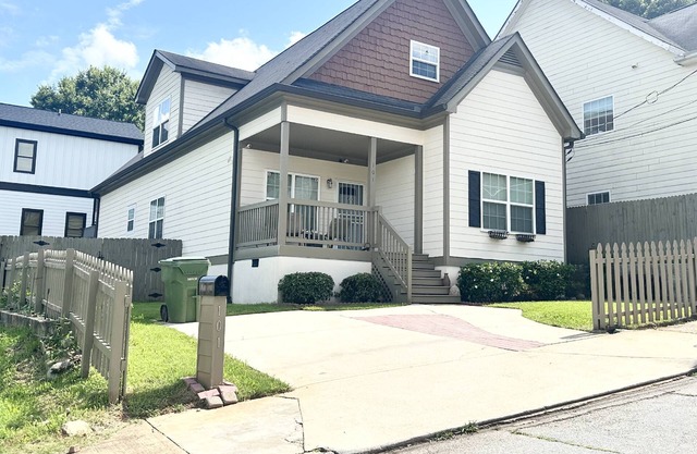 Comfortable Craftsman Home with Fenced in Backyard, Pets Welcome, Driveway Parking!