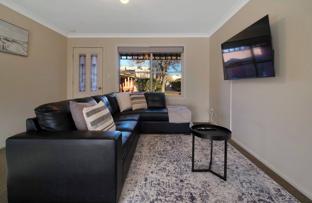 Crampton Comforts - Walk to CBD, Cosy & Homely