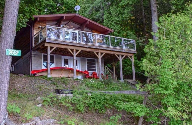 Crane's Landing - 3BR Cottage w/ Great Swimming, Watercraft, Dock & Firepit