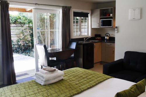 Cranford Cottages and Motel
