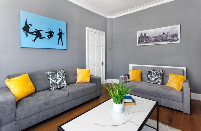Crawford Avenue Retreat