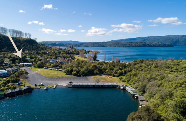 "CRAWFORDS ON TARAWERA"