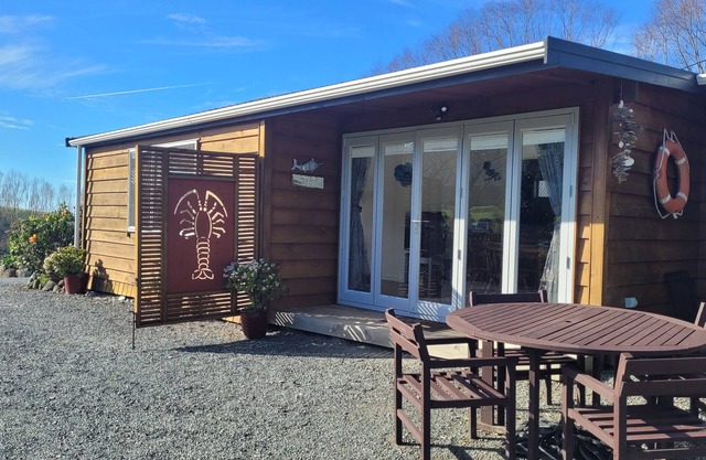 Craypot Cabin: a slice of paradise on a lifestyle block nestled below Mt. Manaia