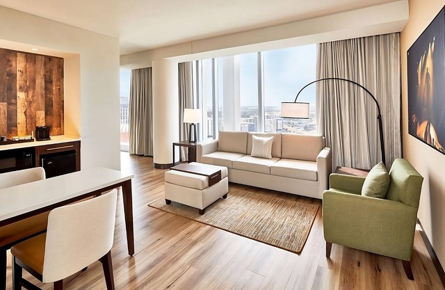 Creative Hideaway in Music City! Pet-friendly, Indoor Pool, Kitchenette!