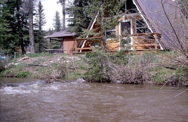 Creekside A-Frame Un acre de tierra