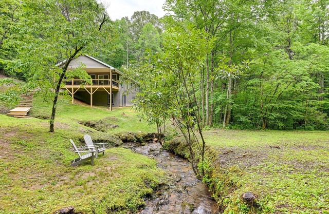 Creekside Cabin in Franklin ~ 8 Mi to Downtown!
