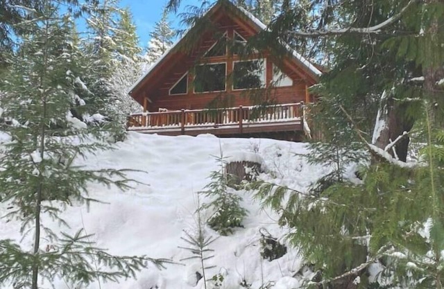 Creekside Cabin- nature just footsteps away!