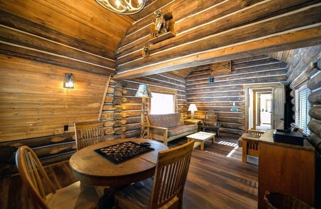 Creekside Cabin - Quiet Cabin 23 Minutes from Town