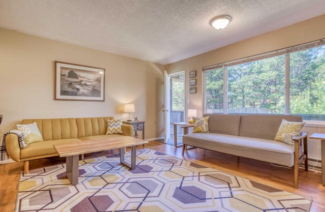 Creekside Condo 136 - Meredith Lodging