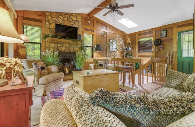 Creekside getaway with full kitchen, furnished deck, & gas grill
