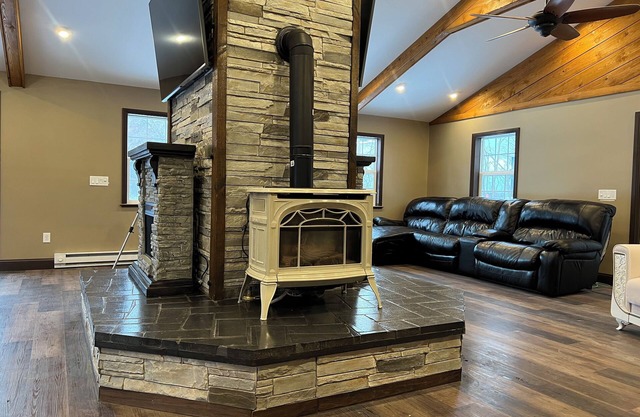 Creekside Hideaway 4 Bedroom House
