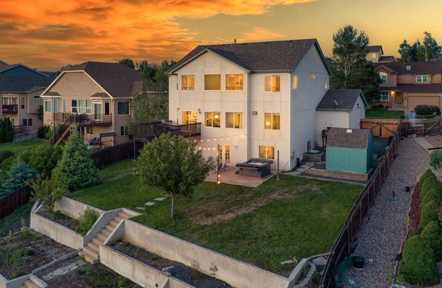 Creekside Mountain View Retreat, Hot Tub, Sleeps 14, 6 Kings, 5 bathrooms