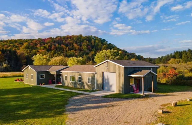 Creekside Ranch 9 Miles to Ellicottville w/Hot Tub