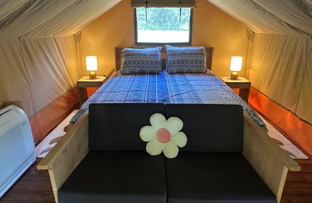 Creekside Retreat: Glamp in the Smokies