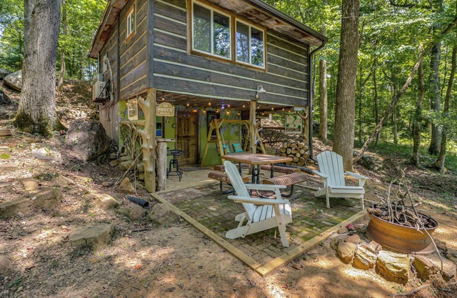 ¡NUEVO! Casa aislada Creekside 'La cabaña de la casa del árbol'