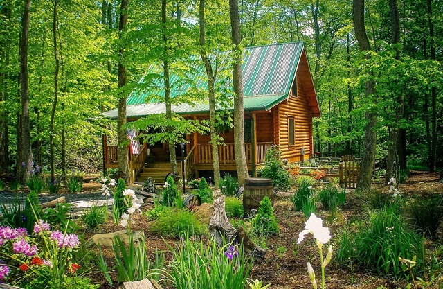 CREEKSIDE SERENADE-CABIN EN MTN STREAM W / BUBBLING HOT TUB, WIFI Y JUEGO DE MESA!