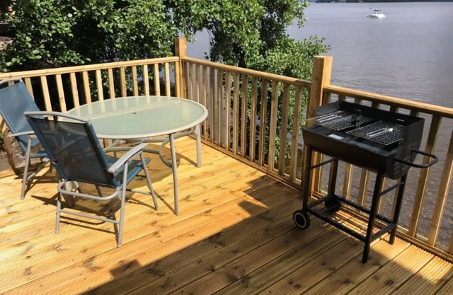 Creinch Lodge-Sleeps 2 - capacidad para 2 personas en 1 habitación